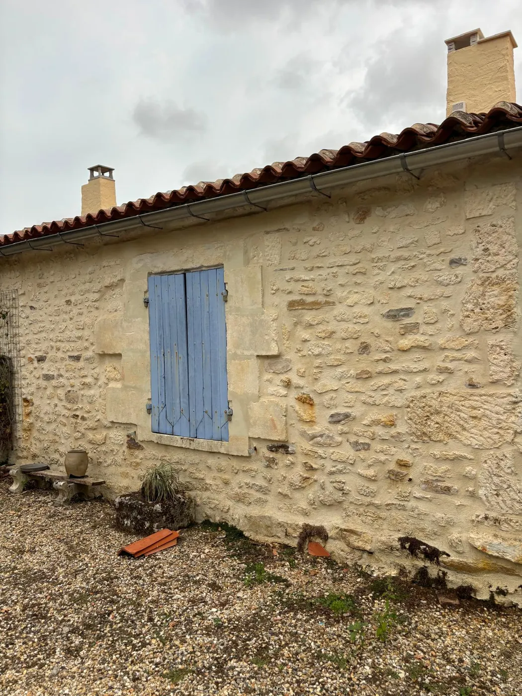 Nettoyage de mur en pierre réalisé par Tim Renov